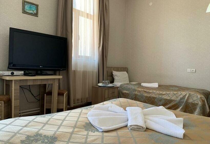 اتاق استاندارد سه نفره, Old Town Akhaltsikhe