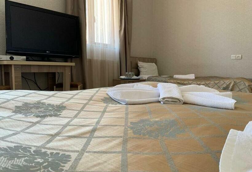 اتاق استاندارد سه نفره, Old Town Akhaltsikhe