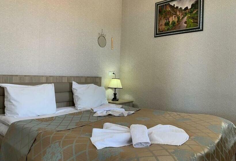 اتاق استاندارد سه نفره, Old Town Akhaltsikhe