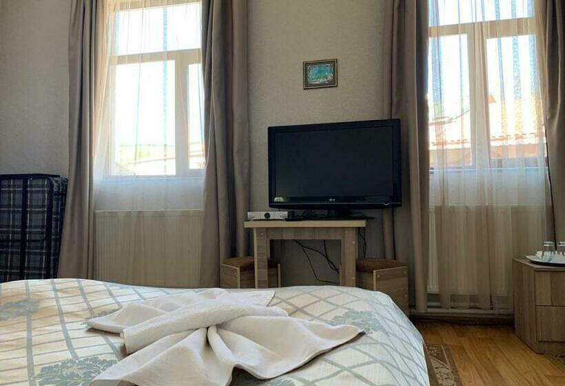 اتاق استاندارد سه نفره, Old Town Akhaltsikhe