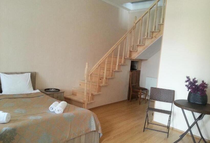 اتاق راحتی سه تخته, Old Town Akhaltsikhe