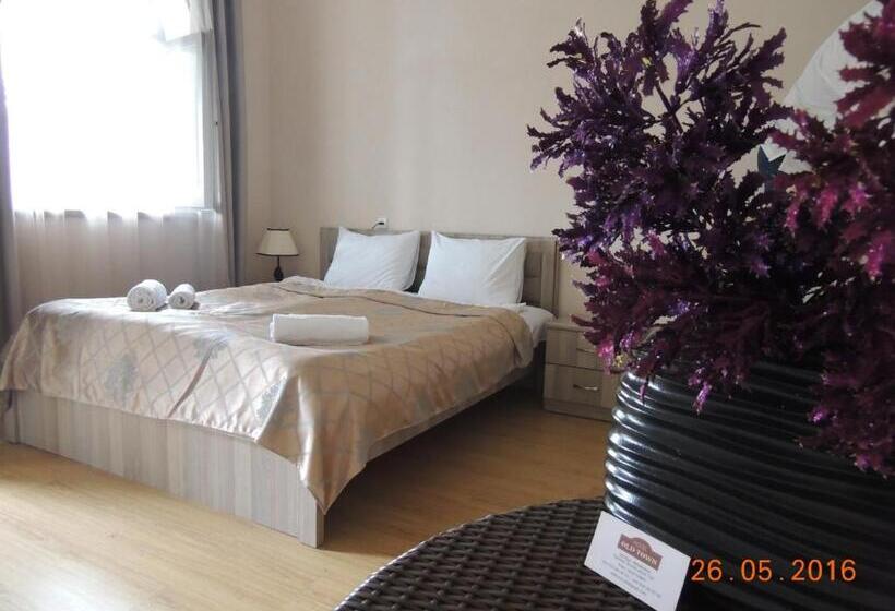 اتاق راحتی سه تخته, Old Town Akhaltsikhe