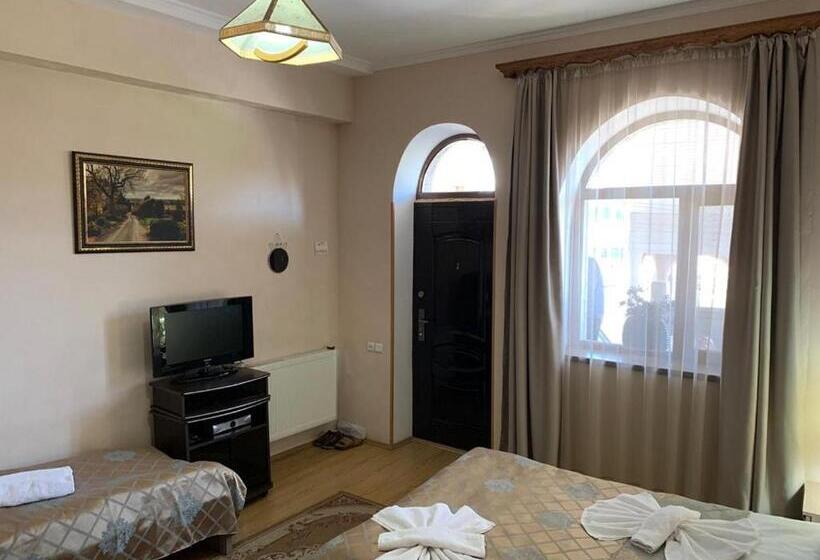 اتاق راحتی سه تخته, Old Town Akhaltsikhe