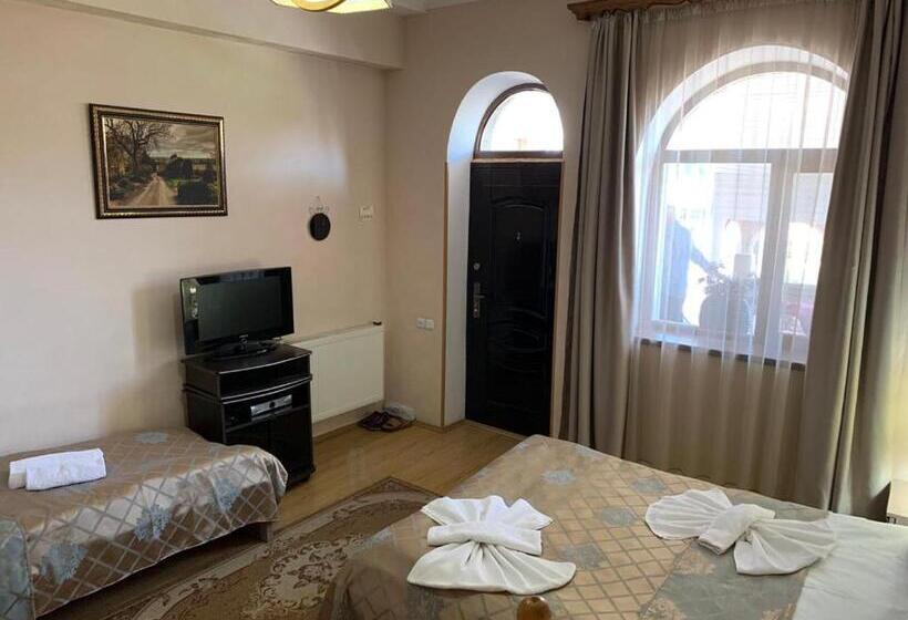 اتاق راحتی سه تخته, Old Town Akhaltsikhe