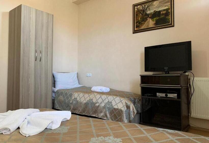 اتاق راحتی سه تخته, Old Town Akhaltsikhe