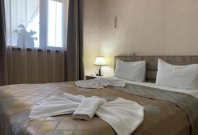 اتاق راحتی سه تخته, Old Town Akhaltsikhe