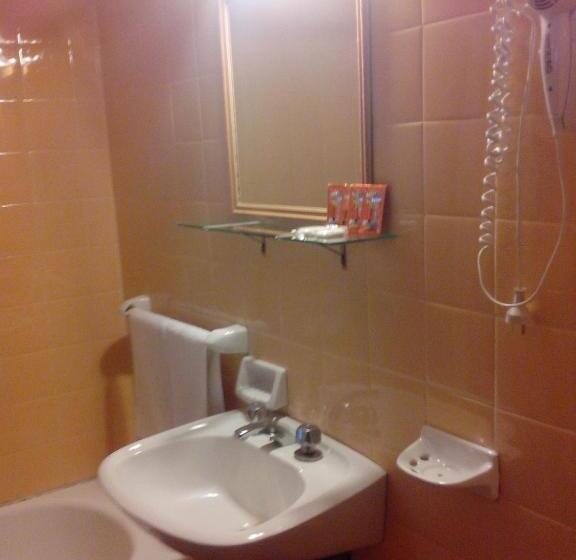 غرفة أساسية ثلاثية, Posada De La Flor