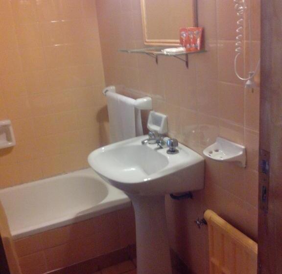 غرفة أساسية ثلاثية, Posada De La Flor