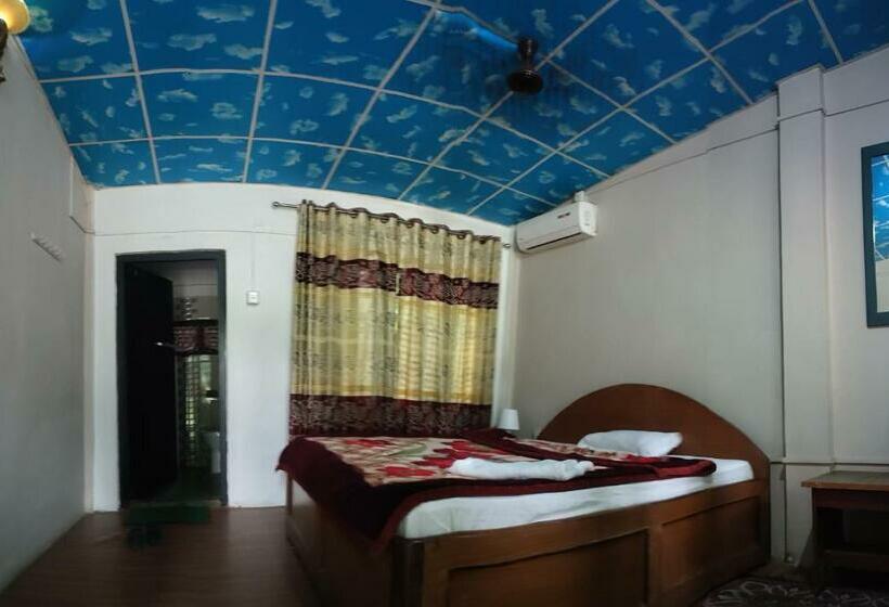 اتاق لوکس با تخت بزرگ, Safari Wildlife Lodge & Camp