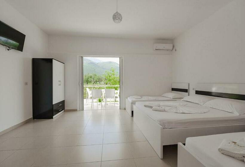 סטודיו סטנדרט עם מרפסת, Villa Noel Borsh