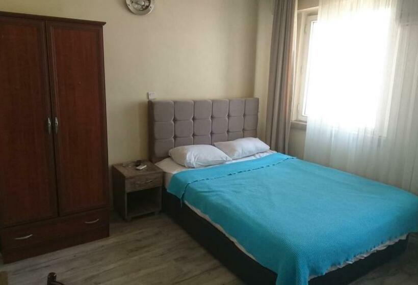 Quarto standard, Kenedi̇ Oteli̇