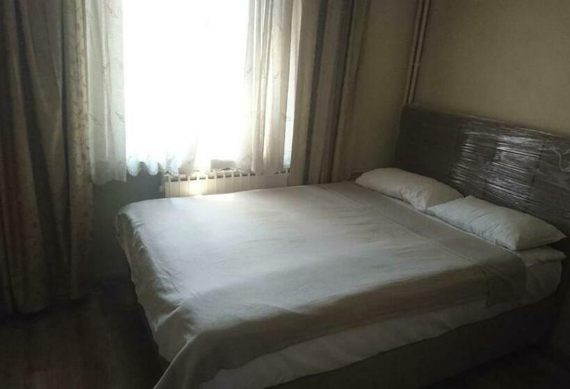 Quarto standard, Kenedi̇ Oteli̇