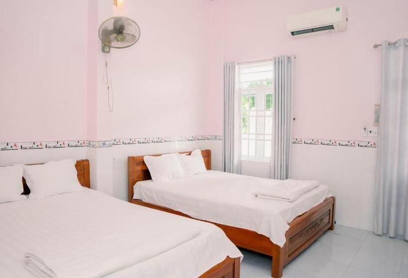 اتاق استاندارد چهار تخته, Phương Tú Hostel