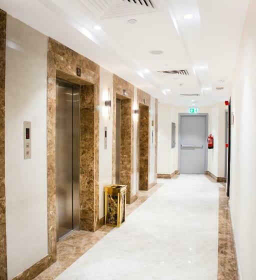 חדר סטנדרט לשלושה, Worth Elite