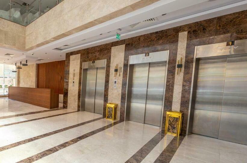 חדר סטנדרט לארבעה, Worth Elite