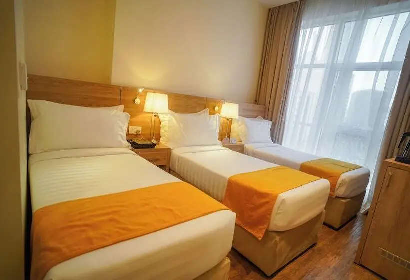 Standard Kolmen Hengen Huone, Worth Elite