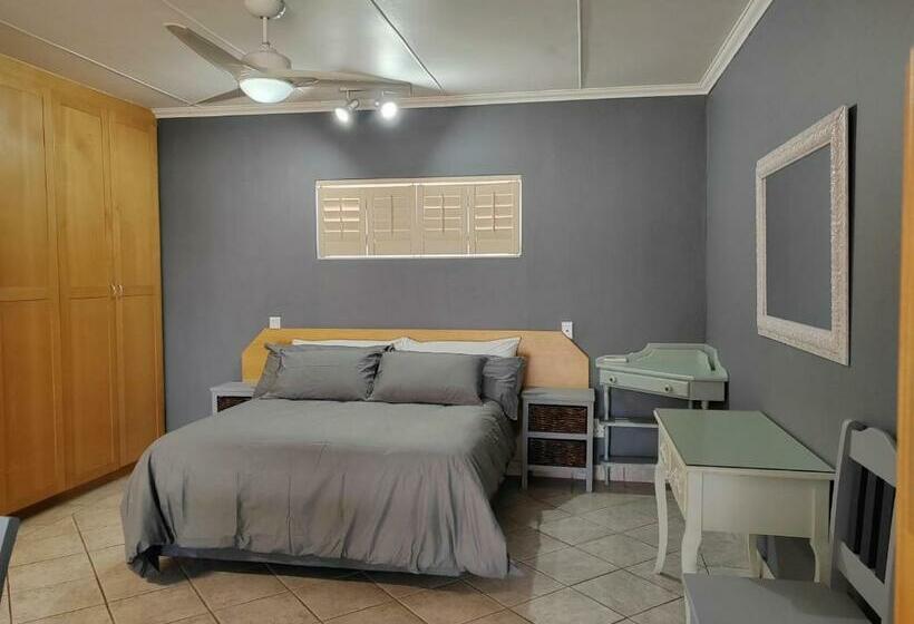 غرفة عائلية, 12 On Churchill