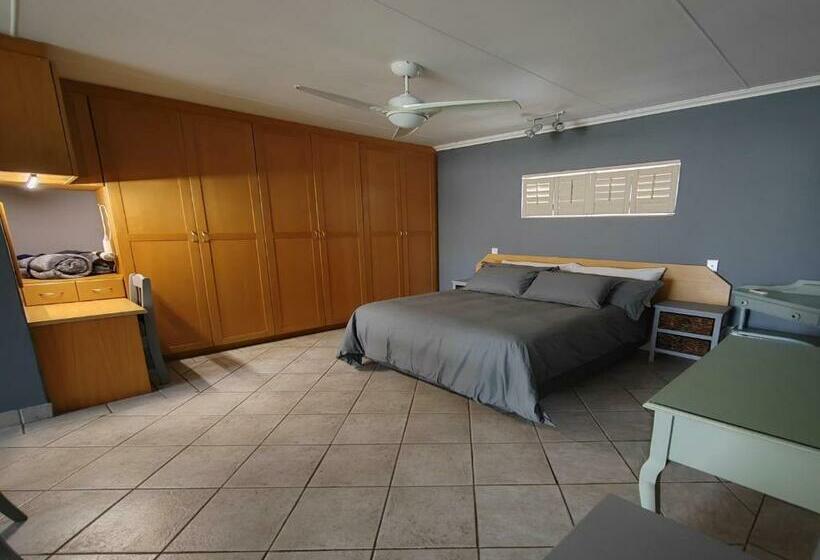 غرفة عائلية, 12 On Churchill