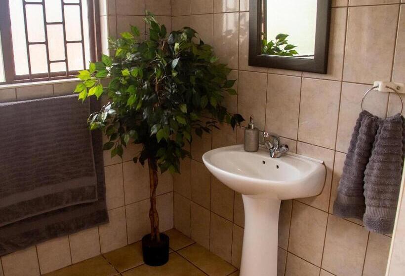 غرفة كومفورت, 12 On Churchill