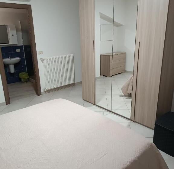 اتاق استاندارد, B&b Le Luci Super Camera In Attico Interno 3 Rose Rosse