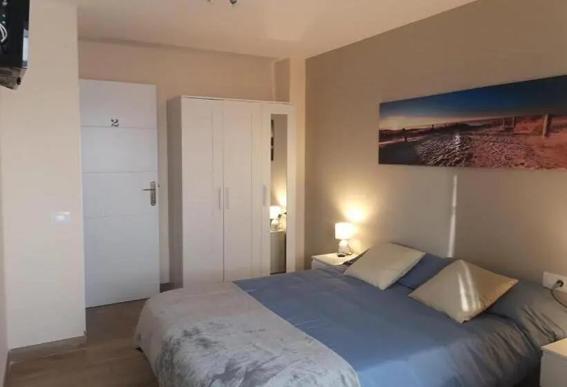 スタンダードトリプルルーム, Hostal Mari En La Laguna, Alquiler Habitación Privada En Hostal, 6 Habitaciones Cerca De La Universi
