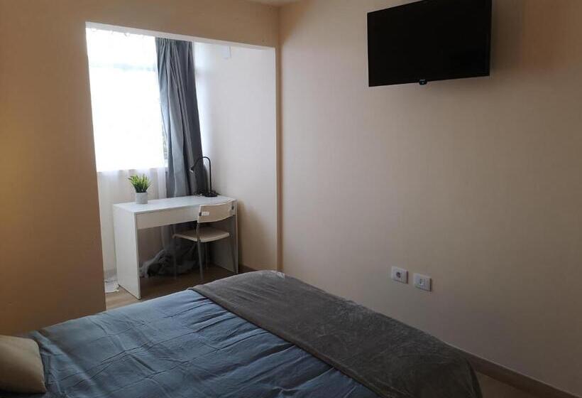 Номер Стандарт Трехместный, Hostal Mari, Alquiler Habitación Privada En Hostal, 6 Habitaciones Cerca De La Universidad Y Aeropue