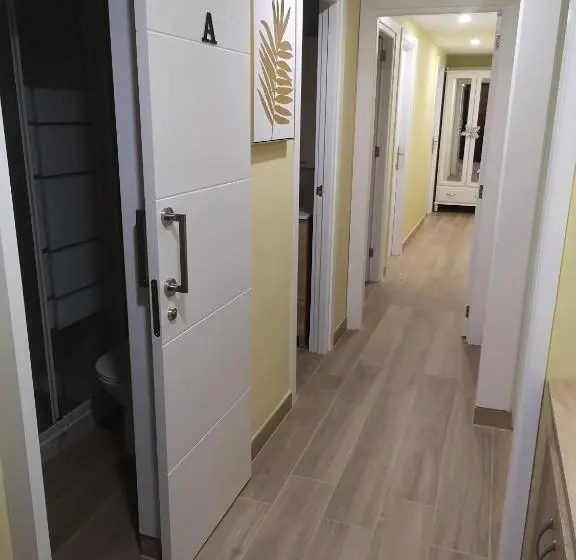 バス共有のスタンダードルーム, Hostal Mari En La Laguna, Alquiler Habitación Privada En Hostal, 6 Habitaciones Cerca De La Universi