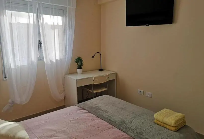 バス共有のスタンダードルーム, Hostal Mari En La Laguna, Alquiler Habitación Privada En Hostal, 6 Habitaciones Cerca De La Universi