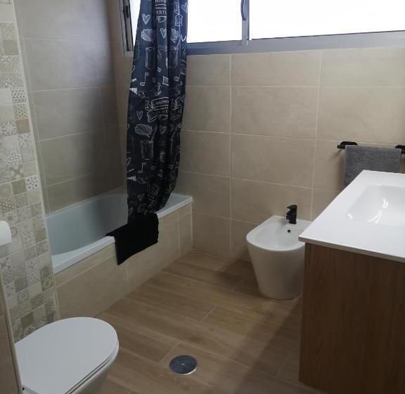 Номер Стандарт Совместная Ванная, Hostal Mari, Alquiler Habitación Privada En Hostal, 6 Habitaciones Cerca De La Universidad Y Aeropue