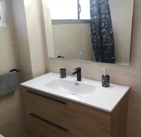 Номер Стандарт Совместная Ванная, Hostal Mari, Alquiler Habitación Privada En Hostal, 6 Habitaciones Cerca De La Universidad Y Aeropue