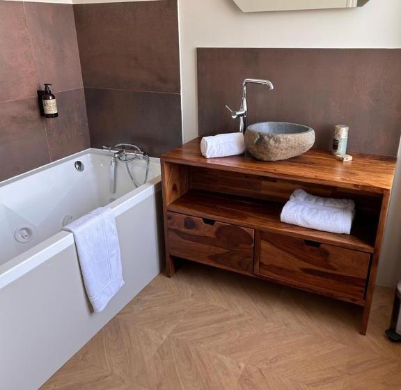 Номер Deluxe, Le Manoir Du Monde