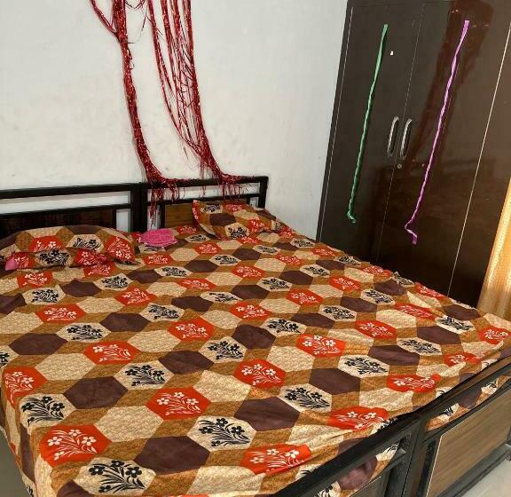 חדר קלאסי לשלושה, Oyo Kanish Place