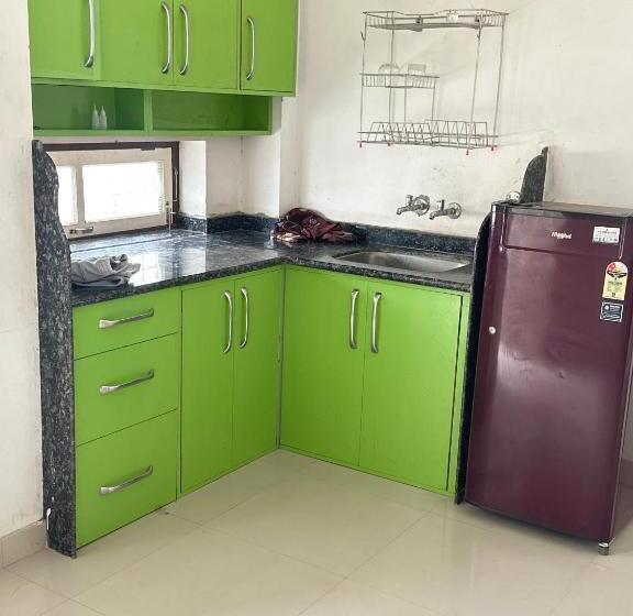 חדר קלאסי לשלושה, Oyo Kanish Place