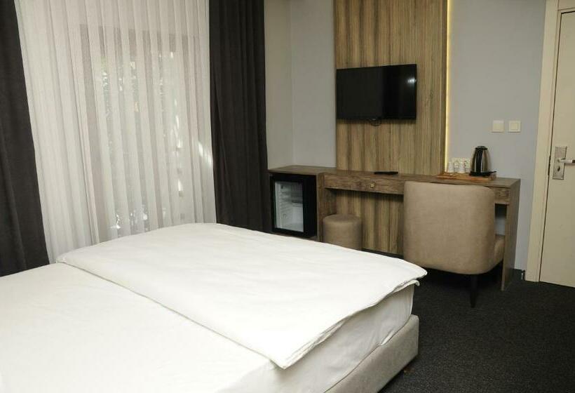 اتاق اکونومی, Sevcan