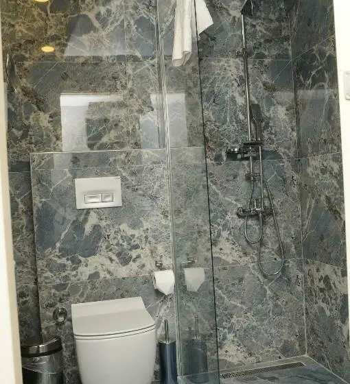اتاق اکونومی, Sevcan