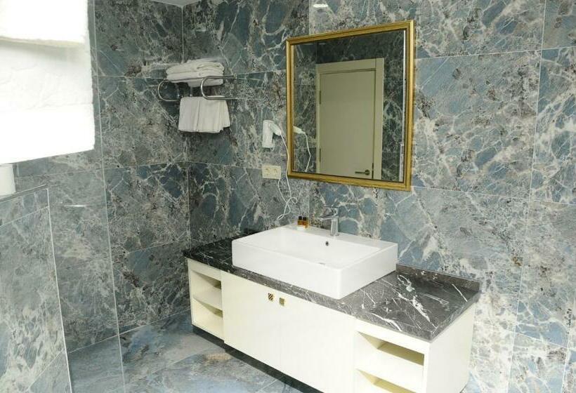 اتاق اکونومی, Sevcan