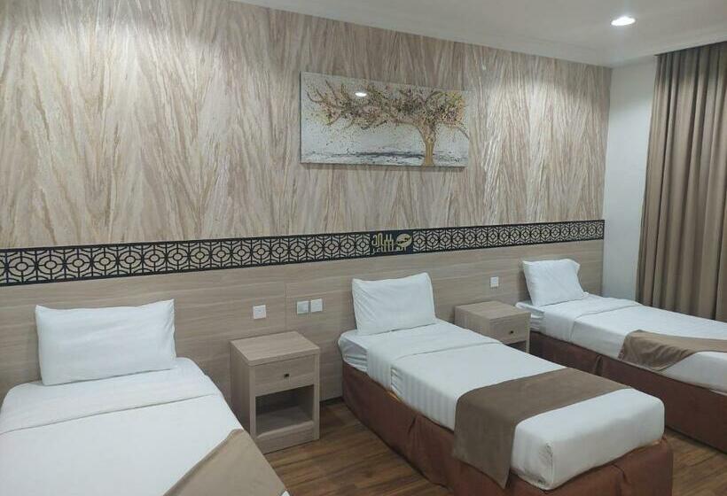 Quarto Triplo Standart, فندق مسارات المشاعر