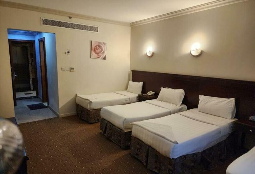 Quarto Triplo Standart, فندق مسارات المشاعر