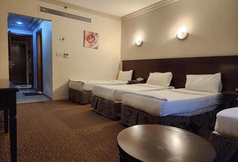 Quarto Triplo Standart, فندق مسارات المشاعر