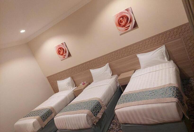 Quarto Triplo Clássico, فندق مسارات المشاعر