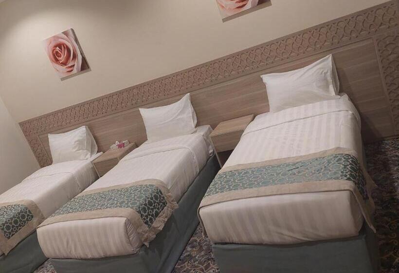 Quarto Triplo Clássico, فندق مسارات المشاعر