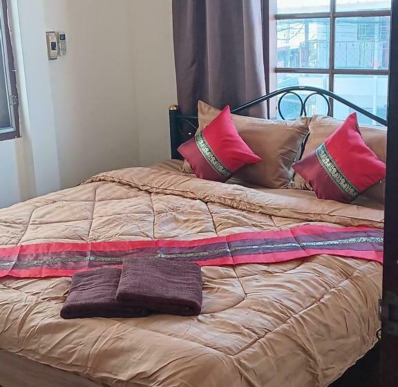 اتاق استاندارد با سرویس بهداشتی مشترک, Hug Glur House Tour And Hostel