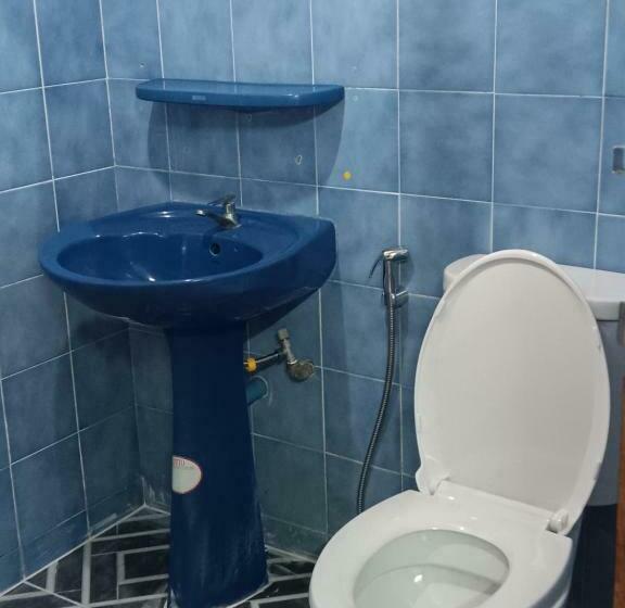 اتاق استاندارد با سرویس بهداشتی مشترک, Hug Glur House Tour And Hostel