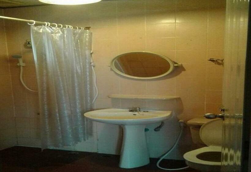 اتاق استاندارد با سرویس بهداشتی مشترک, Hug Glur House Tour And Hostel