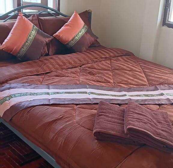 اتاق استاندارد با سرویس بهداشتی مشترک, Hug Glur House Tour And Hostel