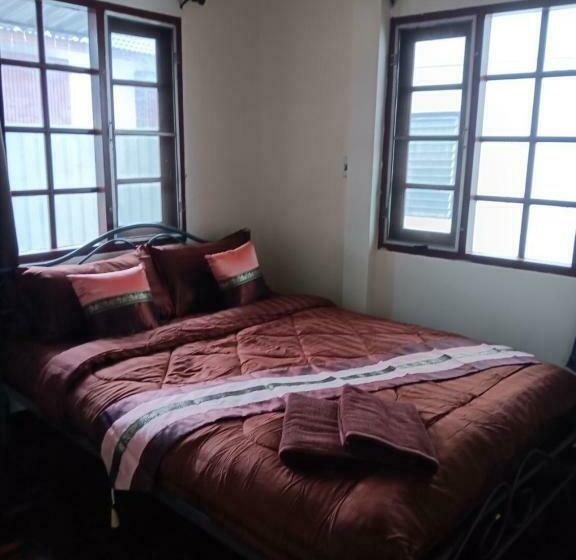 اتاق استاندارد با سرویس بهداشتی مشترک, Hug Glur House Tour And Hostel