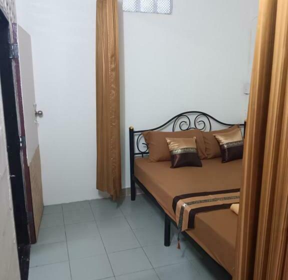 تختخواب در اتاق مشترک, Hug Glur House Tour And Hostel