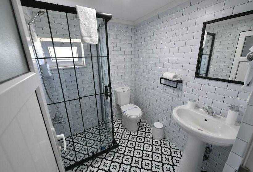 标准三人间, Nilhan Otel