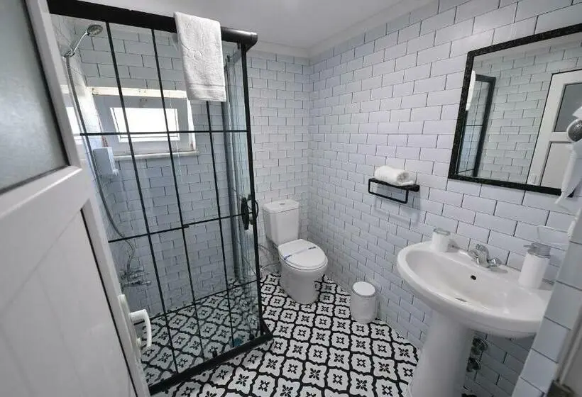 Standard Kolmen Hengen Huone, Nilhan Otel