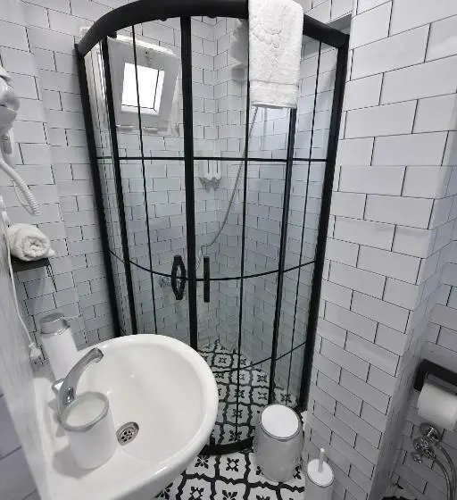 Standard Neljän Hengen Huone, Nilhan Otel